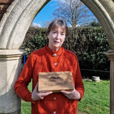 Liz Robson from Rothley Wine Estate hold her new Geopartner sign.